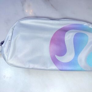 Lululemon everywhere belt bag vapor Persian violet grey pastel ombré 1L guc